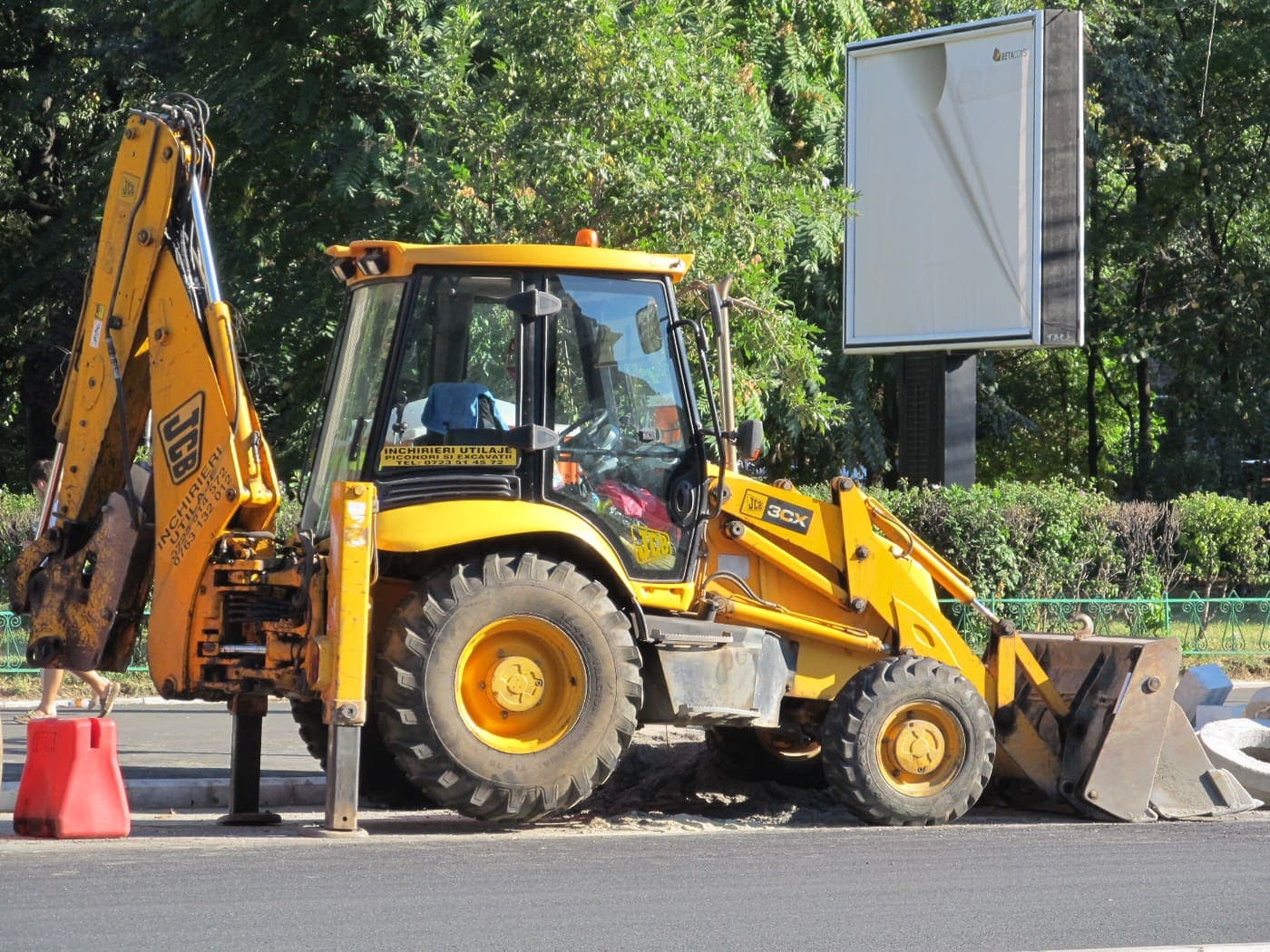 Траншея под воду, кабель: jcb 3cx — самый ходовой «трактор»